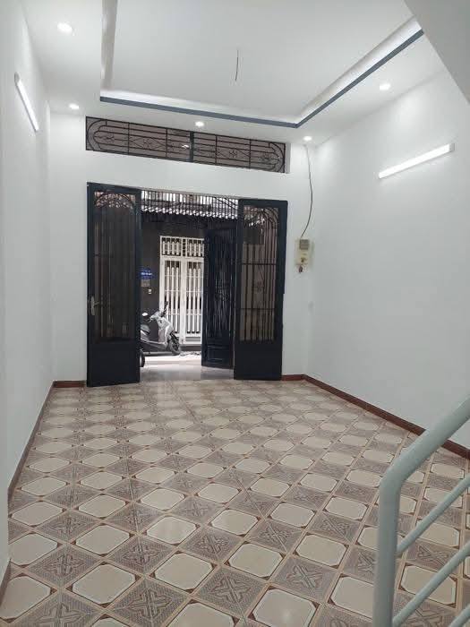 CÁCH MẶT TIỀN CHỈ 20M - 3 TẦNG BTCT NGAY KHU CHỢ VẢI SẦM UẤT.