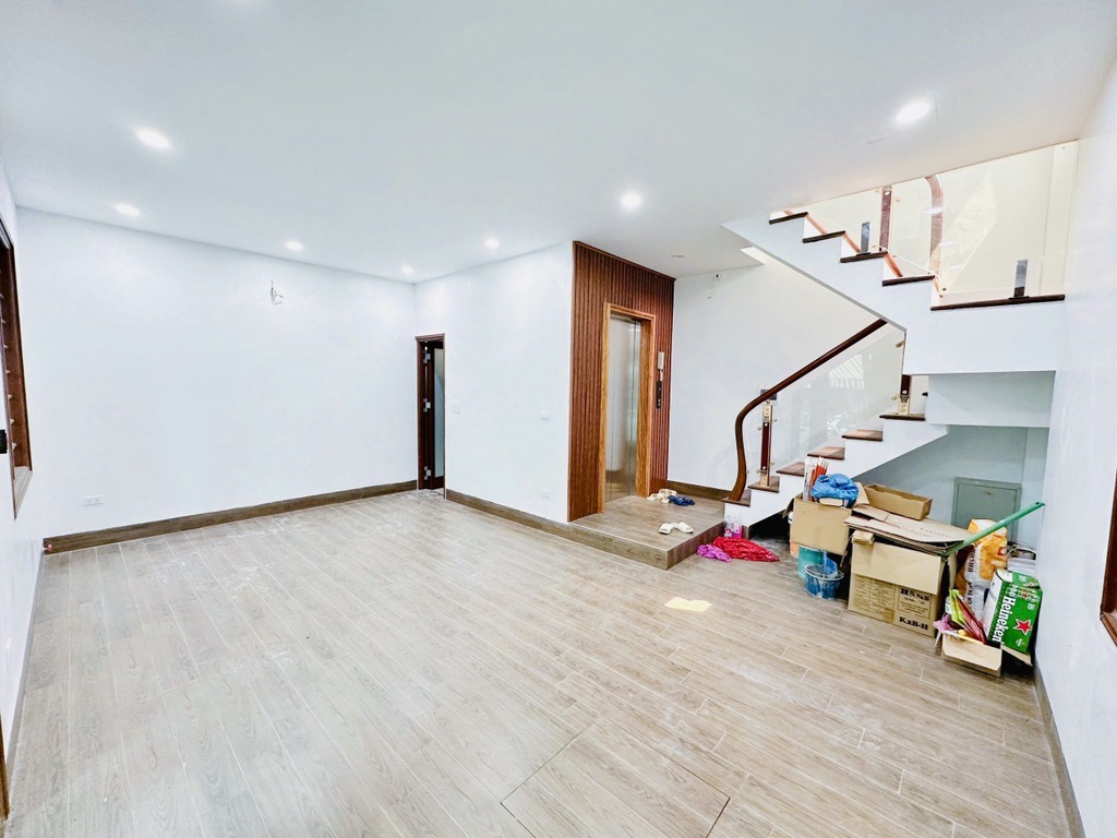 Bán nhà Văn Điển Thanh Trì,phân lô ô tô dừng đỗ,kinh doanh vp, 3 mặt thoáng,6 tầng thang máy, vị trí trung tâm, nhà mới toanh, 13,3 tỷ(còn thương lượng)