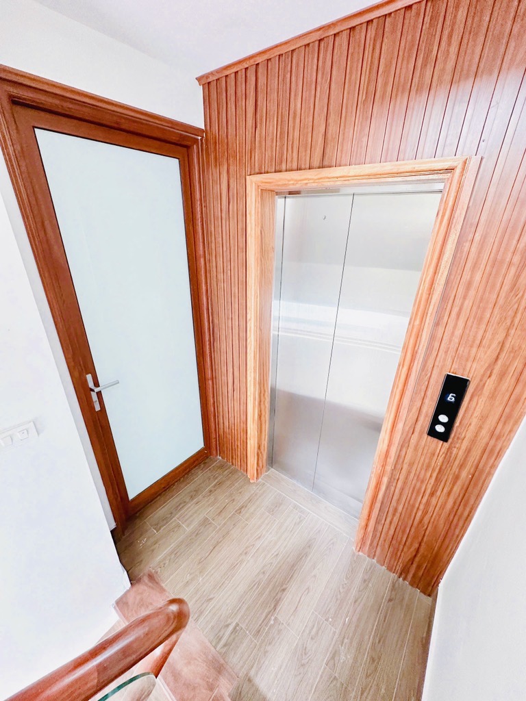 Bán nhà Văn Điển Thanh Trì,phân lô ô tô dừng đỗ,kinh doanh vp, 3 mặt thoáng,6 tầng thang máy, vị trí trung tâm, nhà mới toanh, 13,3 tỷ(còn thương lượng)