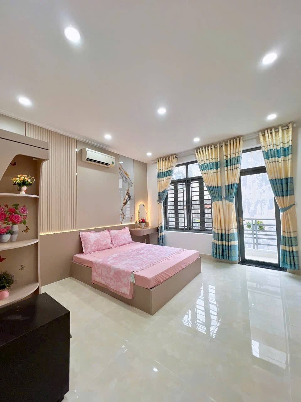 Bán Nhà Thống Nhất, P16, Gò Vấp - 5,5 Tỷ, DT 4,3m x 13,5m, 2 Lầu, Mái Đúc