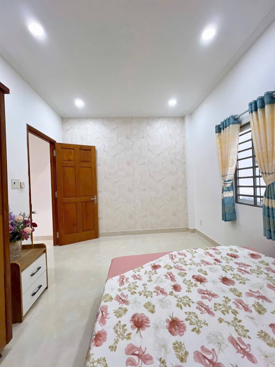 Bán Nhà Thống Nhất, P16, Gò Vấp - 5,5 Tỷ, DT 4,3m x 13,5m, 2 Lầu, Mái Đúc