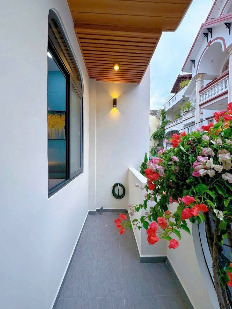 Bán Nhà hẻm ô tô Lê Quang Định, P1, Gò Vấp - 5,96 Tỷ, DT 3,7m x 11m, 1 Trệt 1 Lầu, Full Nội Thất