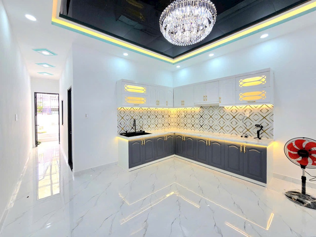 NHÀ ĐẸP CĂN GÓC RẤT THOÁNG -  1 LẦU,, HOÀN THIỆN MỚI 100% - MẶT TIỀN KINH DOANH - HẺM 4M CAO RÁO KO NGẬP - HẺM THÔNG RA CHỢ PHÚ XUÂN - KẾ BÊN Q7 - NHỈNH 4 TỶ