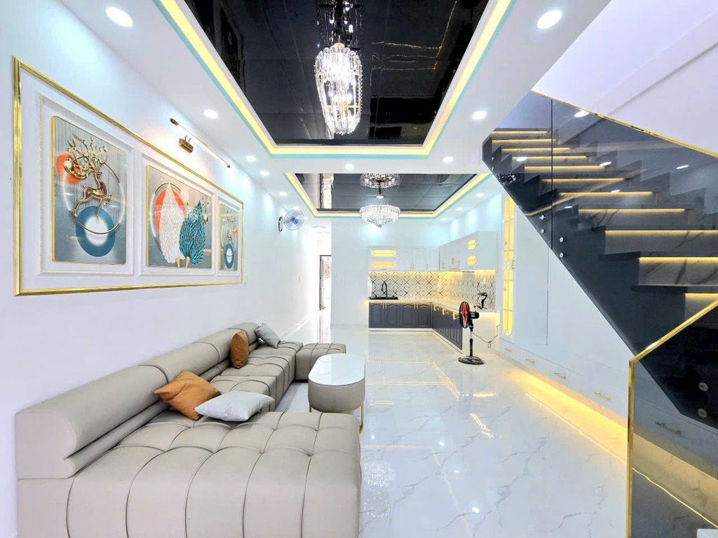 NHÀ ĐẸP CĂN GÓC RẤT THOÁNG -  1 LẦU,, HOÀN THIỆN MỚI 100% - MẶT TIỀN KINH DOANH - HẺM 4M CAO RÁO KO NGẬP - HẺM THÔNG RA CHỢ PHÚ XUÂN - KẾ BÊN Q7 - NHỈNH 4 TỶ