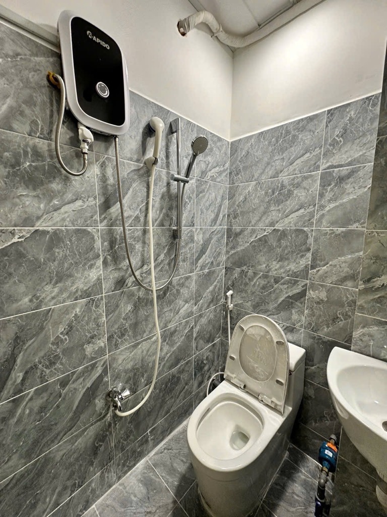 QUẬN 7 - BÁN TOÀ CHDV - 8 PHÒNG - DÒNG TIỀN - THANG MÁY - 6.X TỶ TL