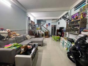 Quận 8 bán nhà 2 mặt hẻm, 60m2, 2 phòng ngủ, gần trung tâm, 5.x tỷ