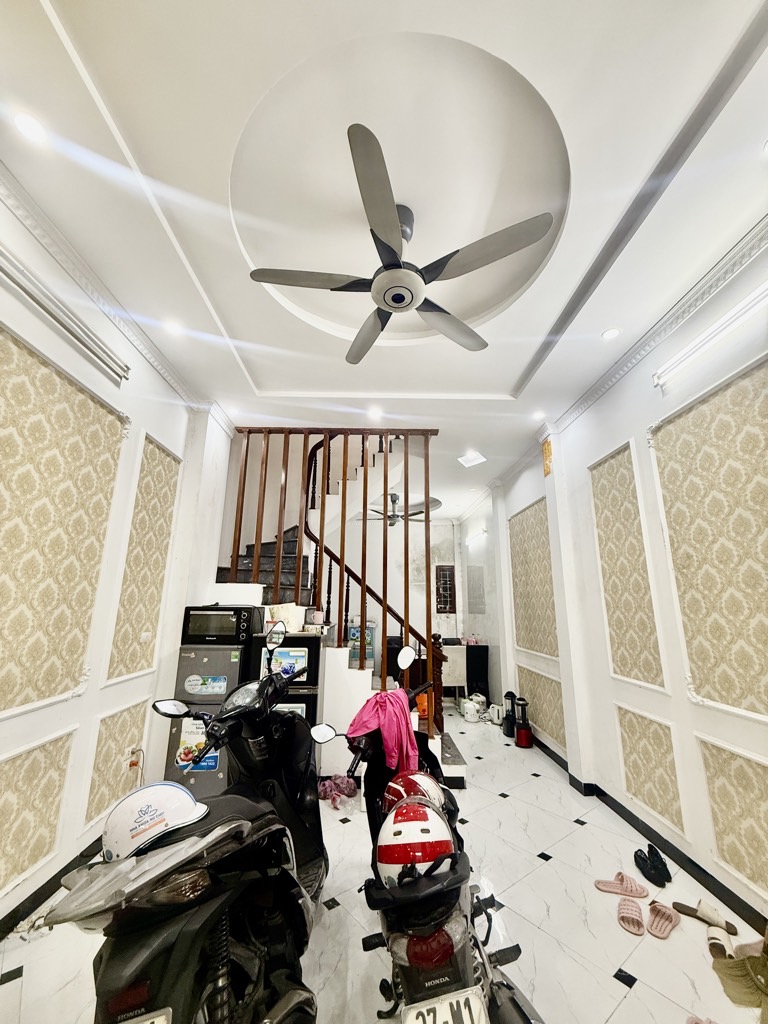 BÁN NHÀ TÂN MAI - LÔ GÓC, Ô TÔ TRÁNH, KINH DOANH, Ô TÔ VÀO NHÀ, 5 TẦNG Ở NGAY