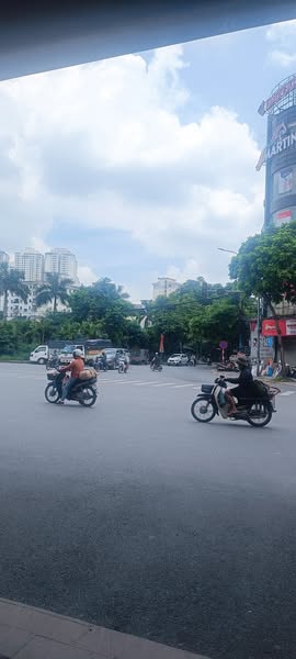 Nhà Hoàng Mai 40m2, 5 tầng, 10.X tỷ, đi Ngã Tư Sở 15 phút.