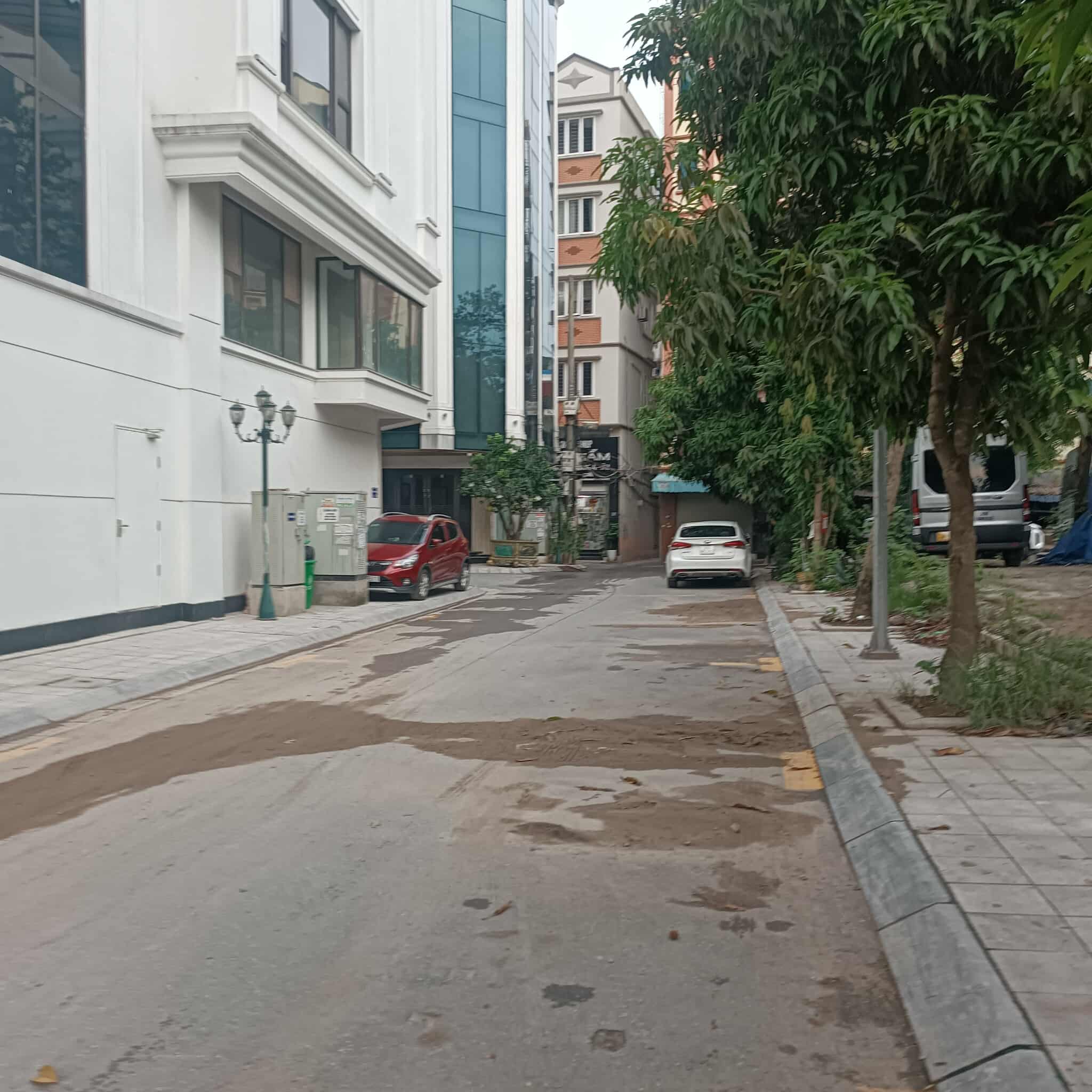 Căn nhà đẹp Khương Hạ giáp Hoàng Mai, Hà nội.Lô góc, nở hậu,  ngõ nông, cách mặt tiền 3.6m.Giá 5.9 tỷ.