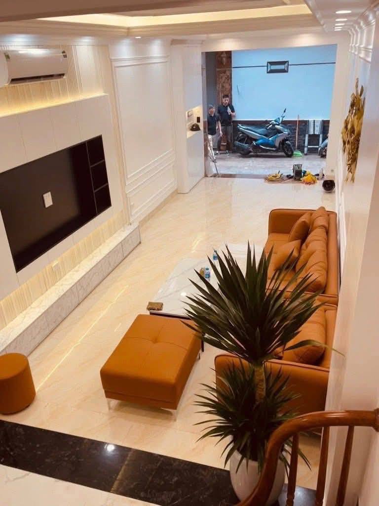 Căn nhà đẹp Khương Hạ giáp Hoàng Mai, Hà nội.Lô góc, nở hậu,  ngõ nông, cách mặt tiền 3.6m.Giá 5.9 tỷ.