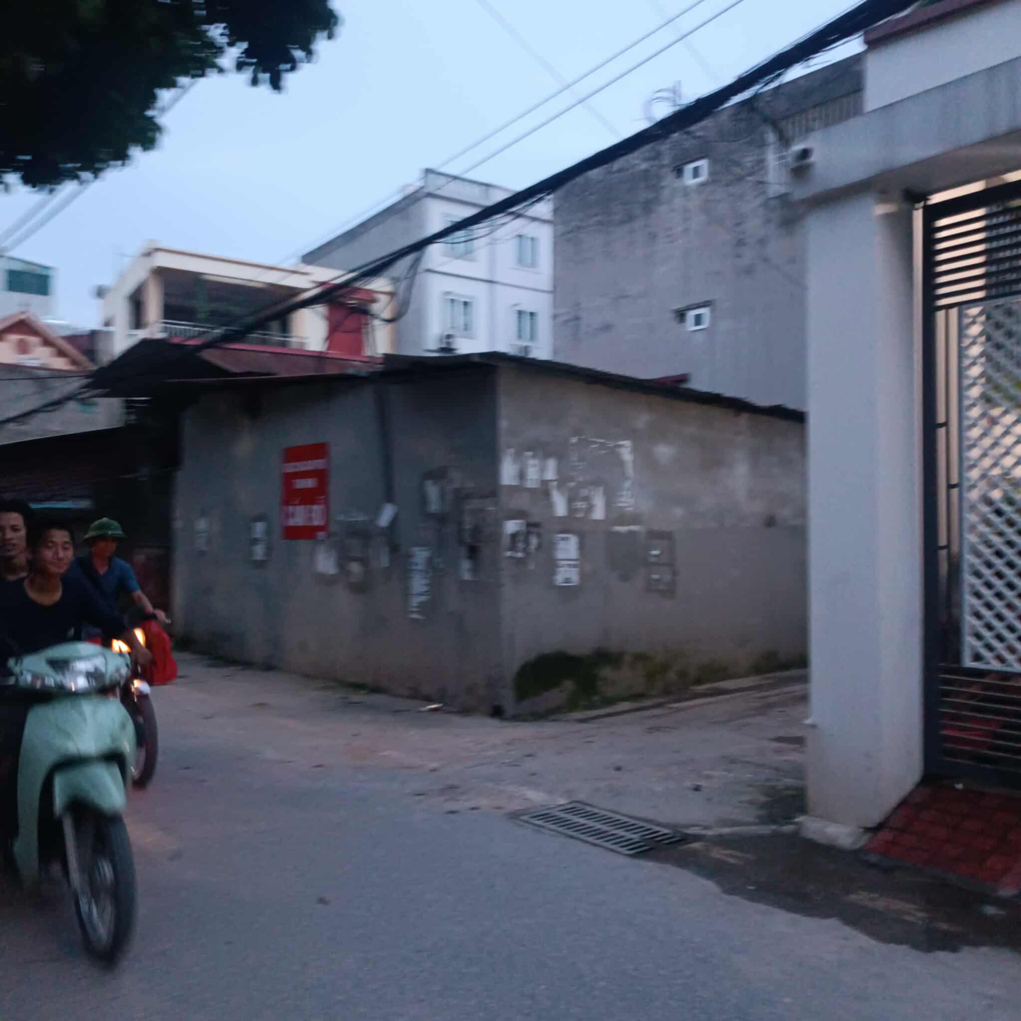 nhỉnh 5.x tỷ gần trung cầu Tó đi Kim Giang, mặt tiền 7m, nhà cũ tiện xây mới.Ngõ xe ba gác, xe máy đỗ cửa.