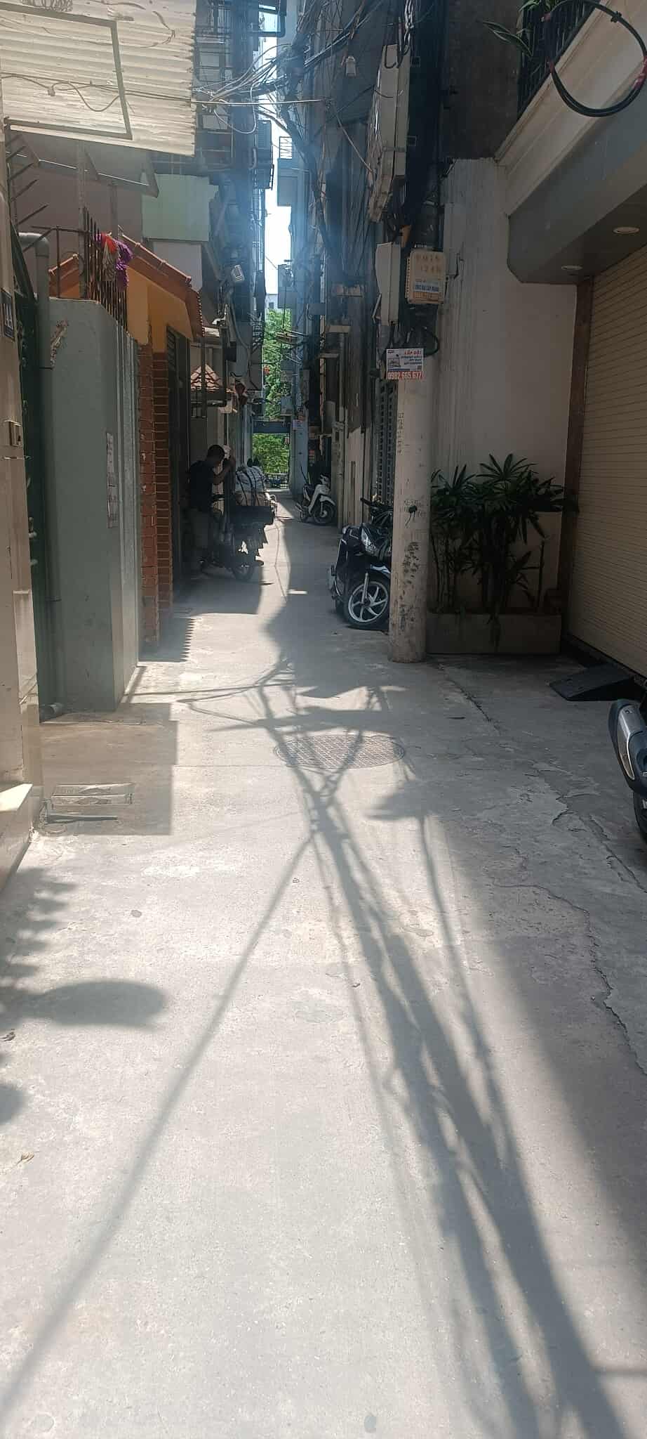 nhỉnh 5.x tỷ gần trung cầu Tó đi Kim Giang, mặt tiền 7m, nhà cũ tiện xây mới.Ngõ xe ba gác, xe máy đỗ cửa.