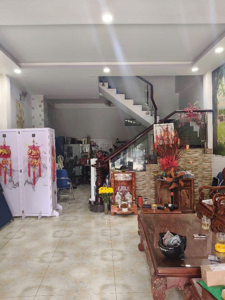  NHÀ 2 MẶT TIỀN, SÂN TRƯỚC RỘNG ĐẬU VỪA 3 XE HƠI, CHỈ 6.xty NHẸ NHÀNG P.THẠNH LỘC Q12