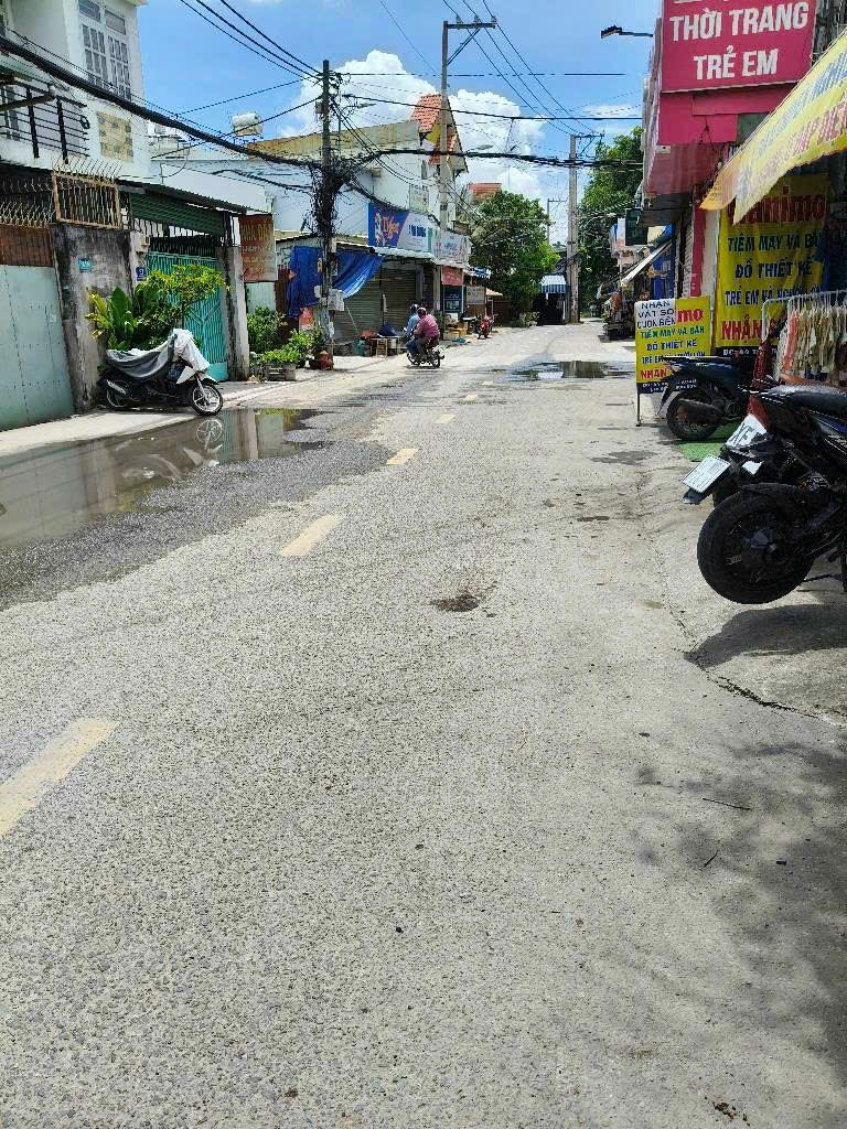  NHÀ 2 MẶT TIỀN, SÂN TRƯỚC RỘNG ĐẬU VỪA 3 XE HƠI, CHỈ 6.xty NHẸ NHÀNG P.THẠNH LỘC Q12