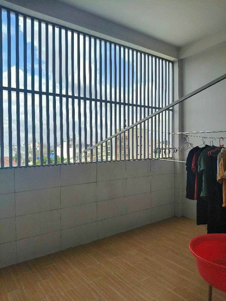  NHÀ 2 MẶT TIỀN, SÂN TRƯỚC RỘNG ĐẬU VỪA 3 XE HƠI, CHỈ 6.xty NHẸ NHÀNG P.THẠNH LỘC Q12