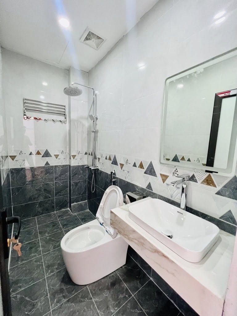 Hot! Nhà 5 Tầng Sát Hồ Đền Lừ - Nguyễn Đức Cảnh, Hoàng Mai - 39m2 -  Sổ đỏ Chính Chủ