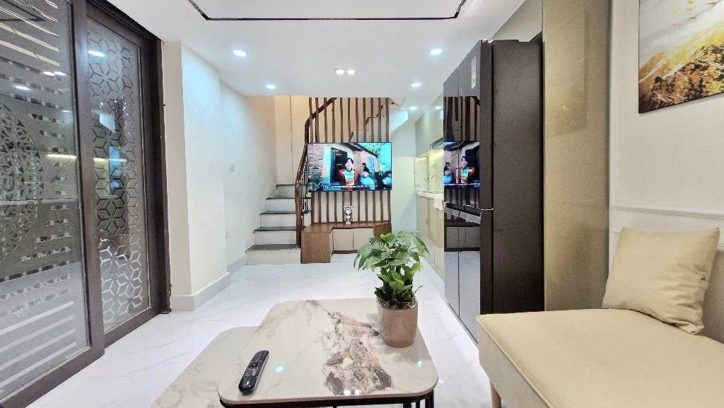 Hot! Nhà 5 Tầng Sát Hồ Đền Lừ - Nguyễn Đức Cảnh, Hoàng Mai - 39m2 -  Sổ đỏ Chính Chủ