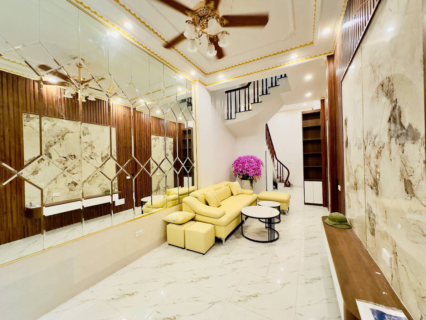 Ô tô đỗ sát nhà,chỉ hơn 6 tỷ,ngõ thông,kinh doanh bất chấp Nam Dư  Hoàng Mai.