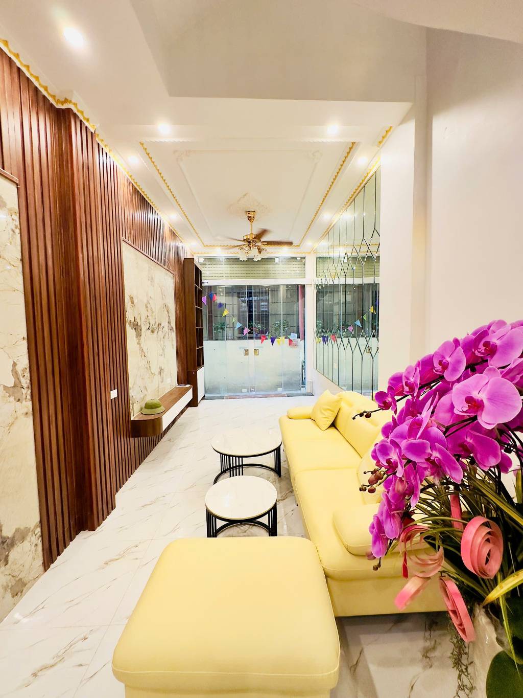 Cách ô tô tránh 20 m,nhỉnh 4 tỷ,sổ đỏ riêng,vuông đẹp,nhà mới sửa ,khách về ở luôn.