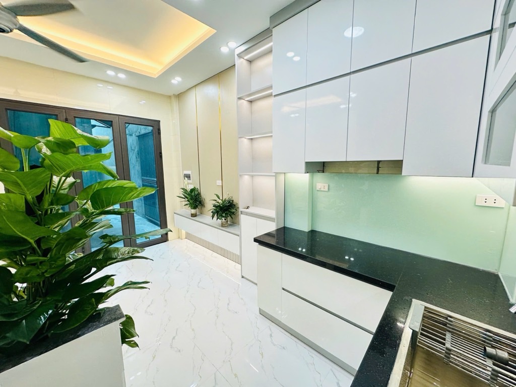 Cách ô tô tránh 20 m,nhỉnh 4 tỷ,sổ đỏ riêng,vuông đẹp,nhà mới sửa ,khách về ở luôn.