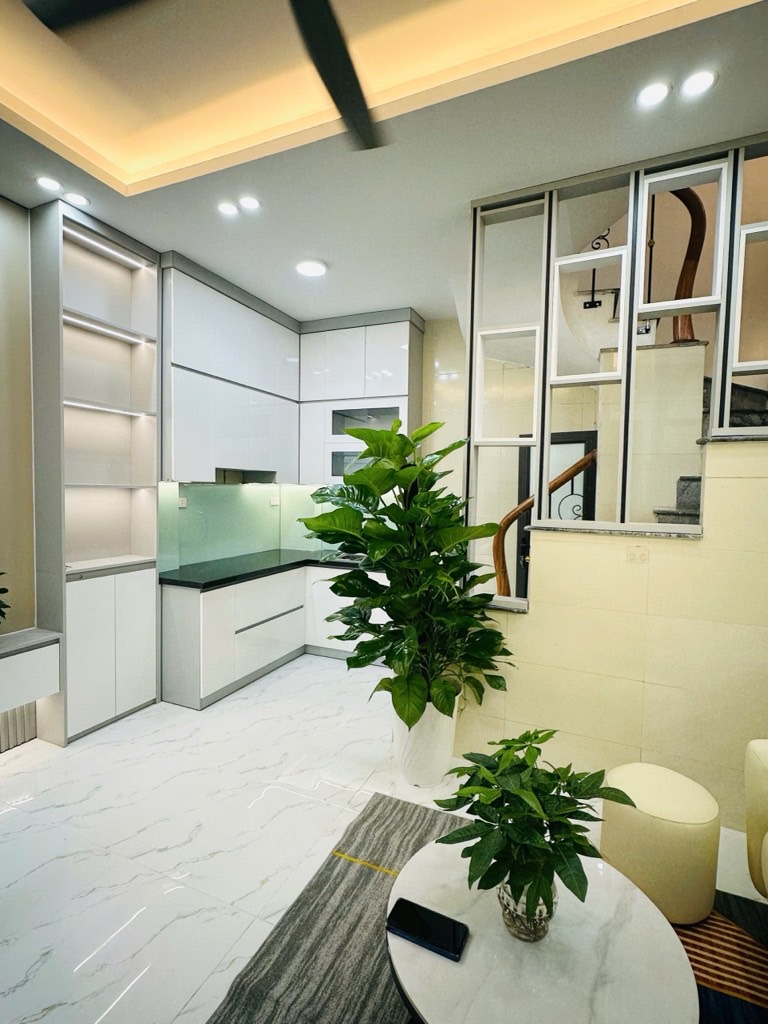 Cách ô tô tránh 20 m,nhỉnh 4 tỷ,sổ đỏ riêng,vuông đẹp,nhà mới sửa ,khách về ở luôn.