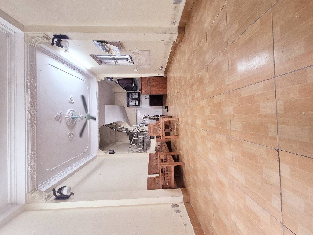 Mặt phố  Trương Định ,kinh doanh bất chấp,52 m2 × 4tầng ,giá 8,5 tỷ.