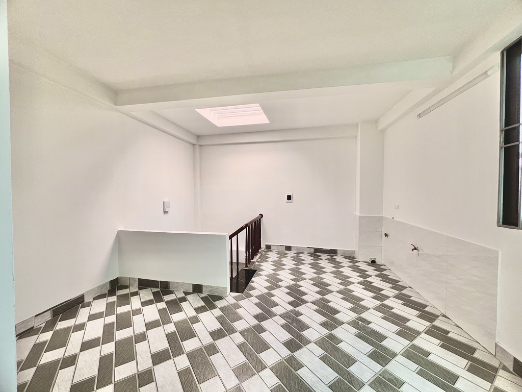 Thanh Lân,Ngũ Nhạc,Nam Dư,48 m×5 tầng ,tặng full nội thất,gần ô tô, nhỉnh 6 tỷ.