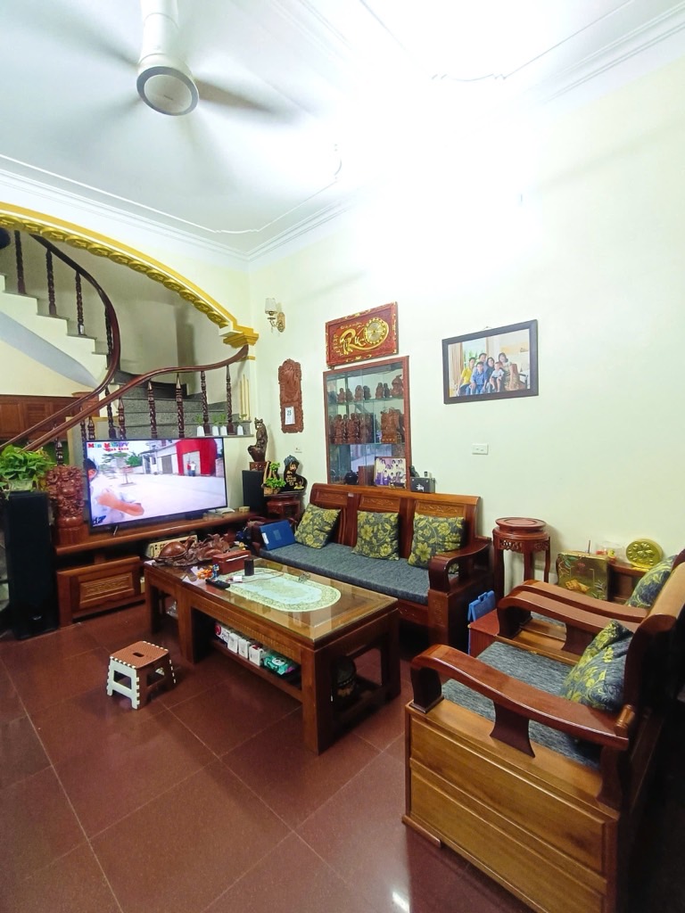 60m 5 tầng hơn 11 tỷ,nhà đẹp Thanh Lân,ô tô đỗ sát nhà,ngõ thông,tiện ích đầy đủ,yên tĩnh.