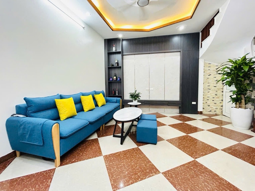 Vọ chồng cô em nhờ bán nhà 5 tầng ,ngõ thông kinh doanh tốt 30/32 m nhonhr  7 tỷ