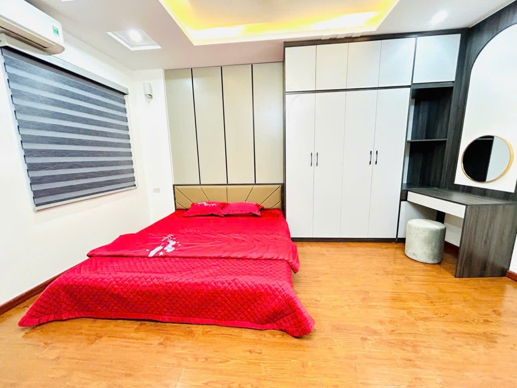 Vọ chồng cô em nhờ bán nhà 5 tầng ,ngõ thông kinh doanh tốt 30/32 m nhonhr  7 tỷ