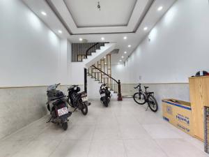 VĨNH HƯNG NHÀ ĐẸP - MẶT TIỀN TO ,50M, 4 TẦNG, 5 NGỦ - Ô TÔ VÀO NHÀ,CHỈ NHỈNH 5 TỶ.