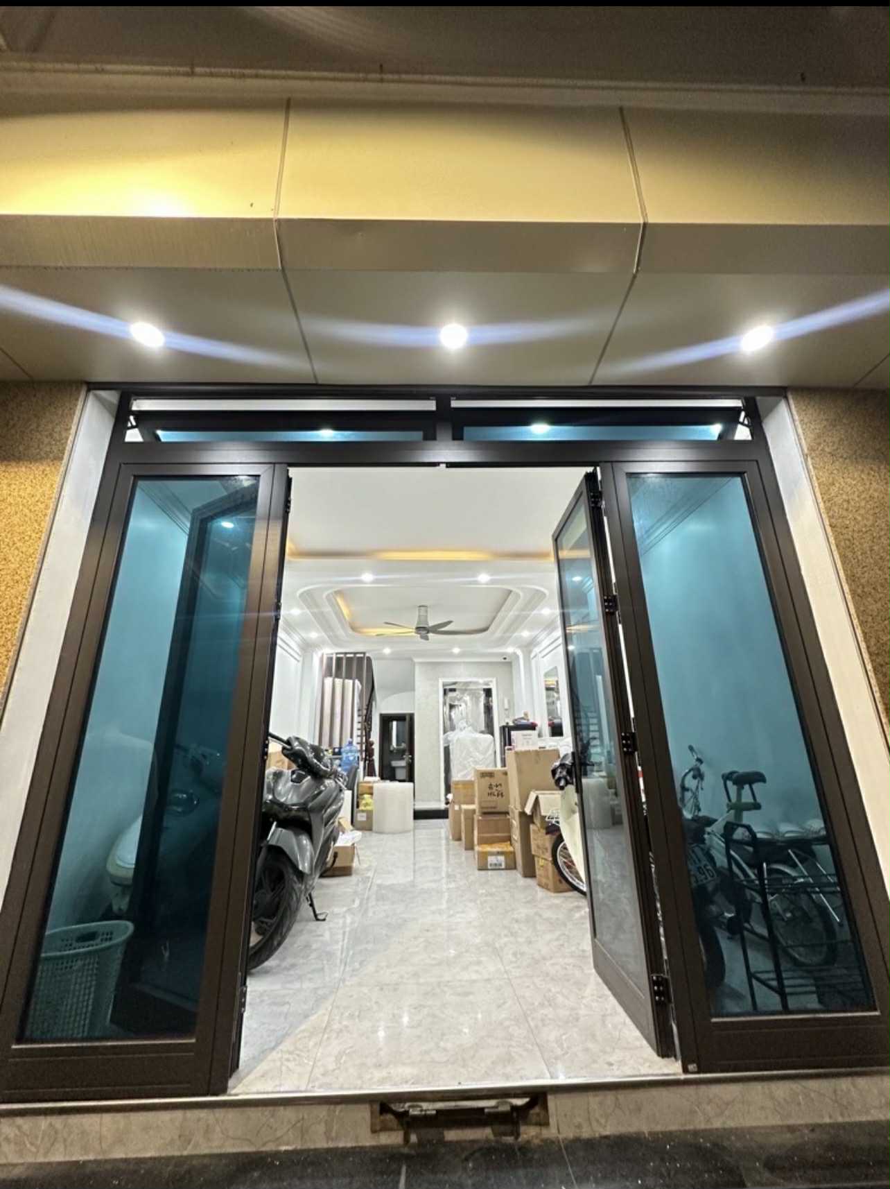 BÁN NHÀ PHÂN LÔ LÊ TRỌNG TẤN THANG MÁY VỪA Ở VỪA KINH DOANH