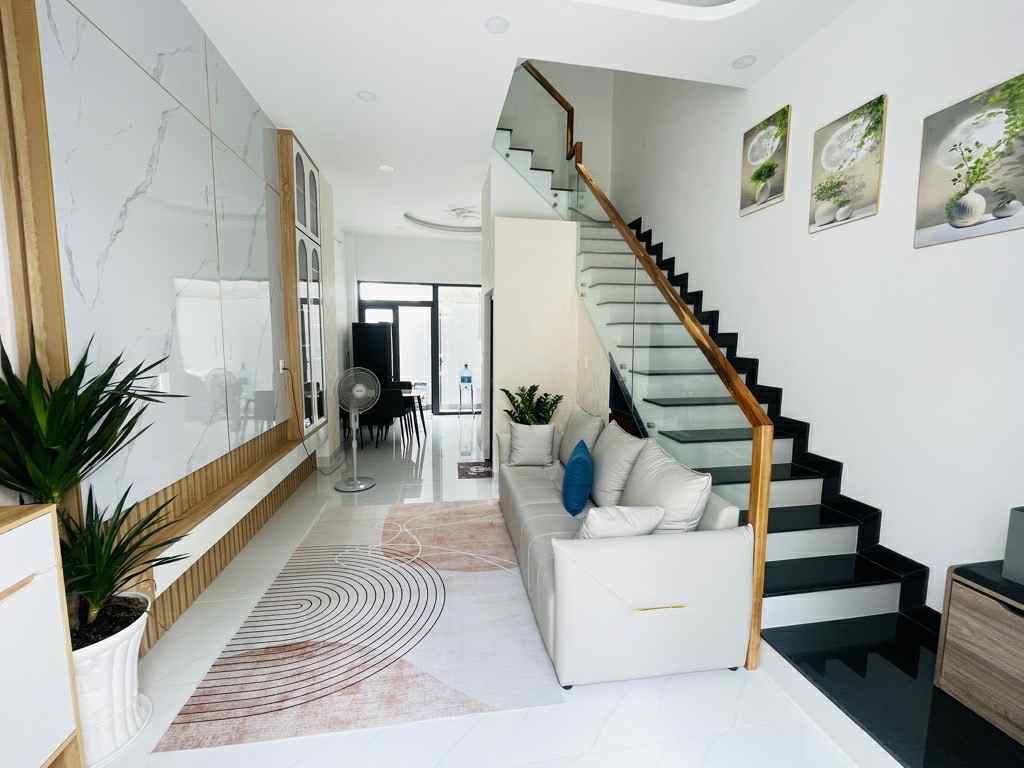 Bán nhà ở đường Trường Lưu Long Trường Quận 9