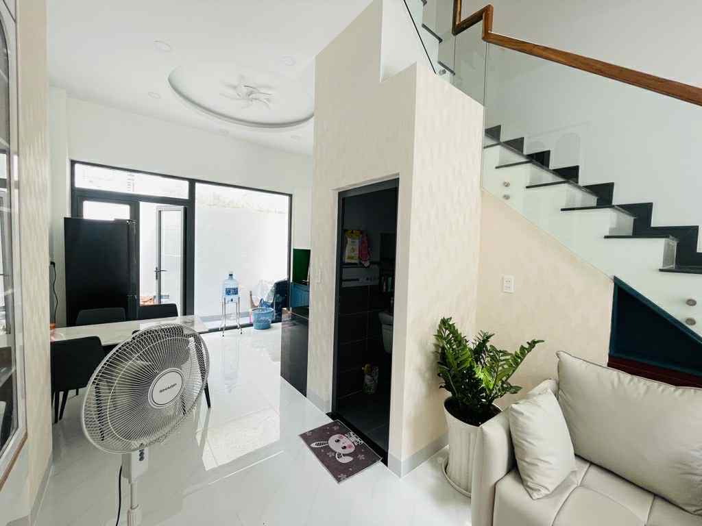 Bán nhà ở đường Trường Lưu Long Trường Quận 9