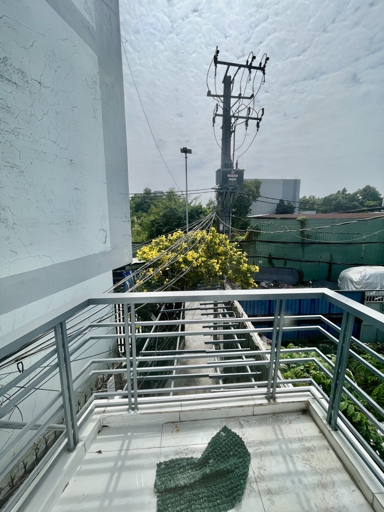 CHỦ GIẢM SỐC 300TR HẺM XE BA GÁC CHO SIÊU PHẨM Ở QUẬN 8