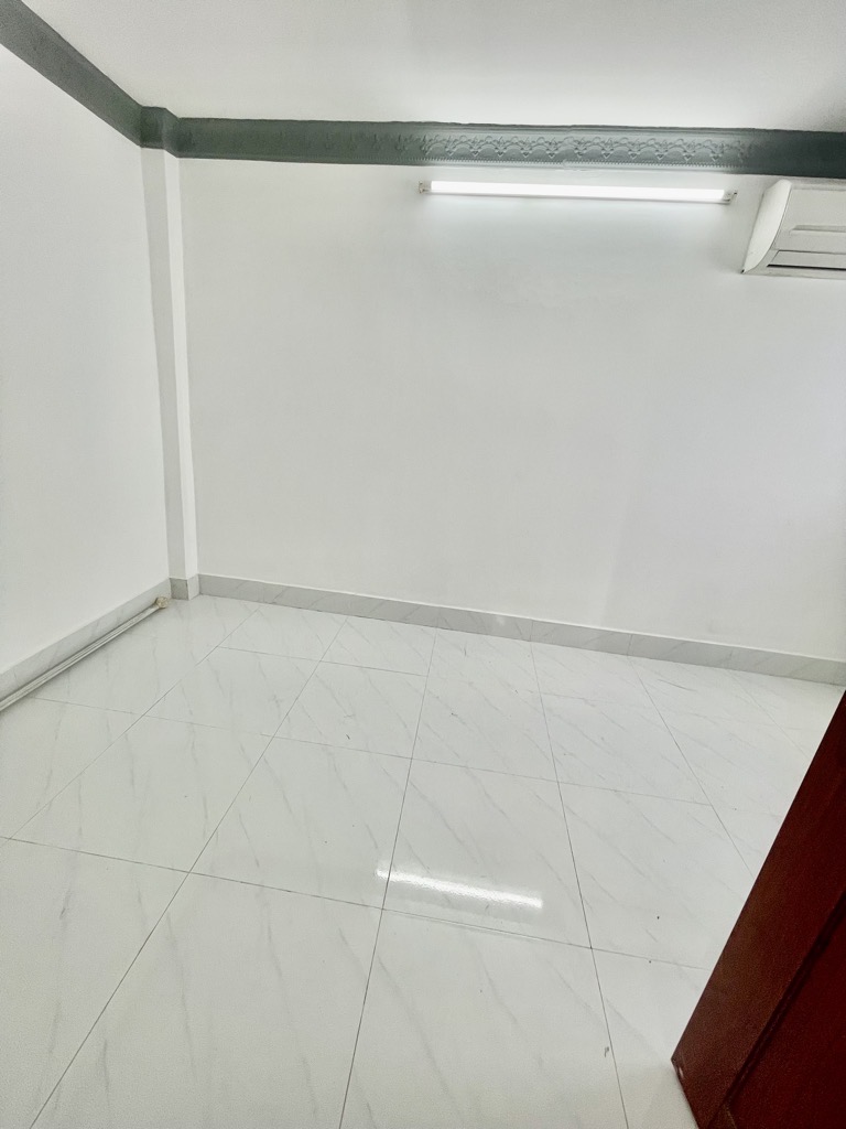 CHỦ GIẢM SỐC 300TR HẺM XE BA GÁC CHO SIÊU PHẨM Ở QUẬN 8