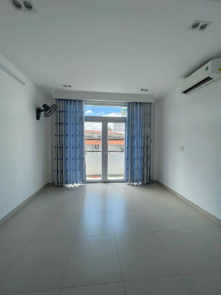 SIÊU PHẨM NGAY TẠI TTQ8 - VÀO Ở NGAY- CÁCH MẶT TIỀN CHỈ VÀI BƯỚC CHÂN