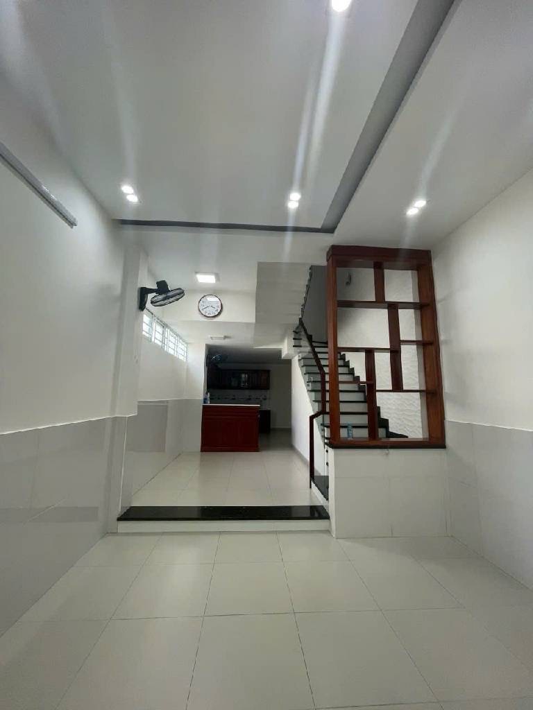 SIÊU PHẨM NGAY TẠI TTQ8 - VÀO Ở NGAY- CÁCH MẶT TIỀN CHỈ VÀI BƯỚC CHÂN
