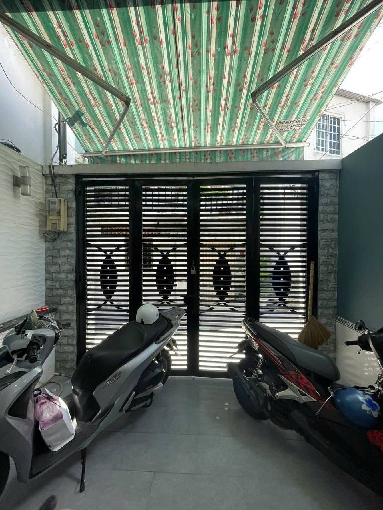 SIÊU PHẨM NGAY TẠI TTQ8 - VÀO Ở NGAY- CÁCH MẶT TIỀN CHỈ VÀI BƯỚC CHÂN