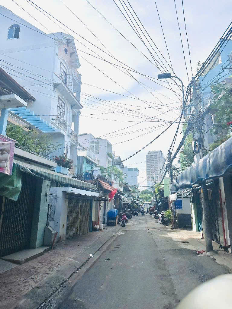 NHÀ ĐẸP NẰM NGAY MẶT TIỀN - GIÁ CỰC HIẾM - NẰM NGAY KHU ĐẮT ĐỊA Q8