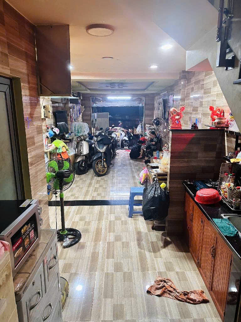 NHÀ ĐẸP NẰM NGAY MẶT TIỀN - GIÁ CỰC HIẾM - NẰM NGAY KHU ĐẮT ĐỊA Q8