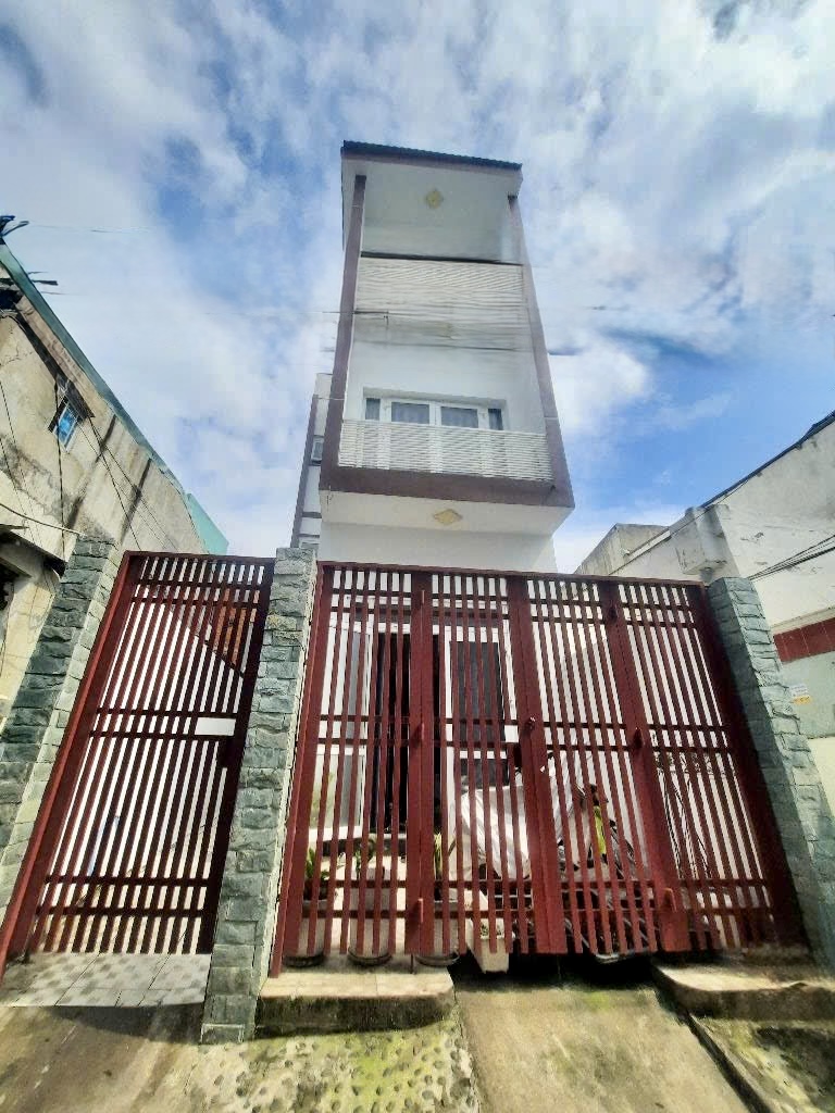 BÁN NHÀ ĐẸP 108M2, 3 TẦNG, NHỈNH 12 TỶ, CÁCH ĐƯỜNG NGUYỄN THỊ THẬP 20M QUẬN 7