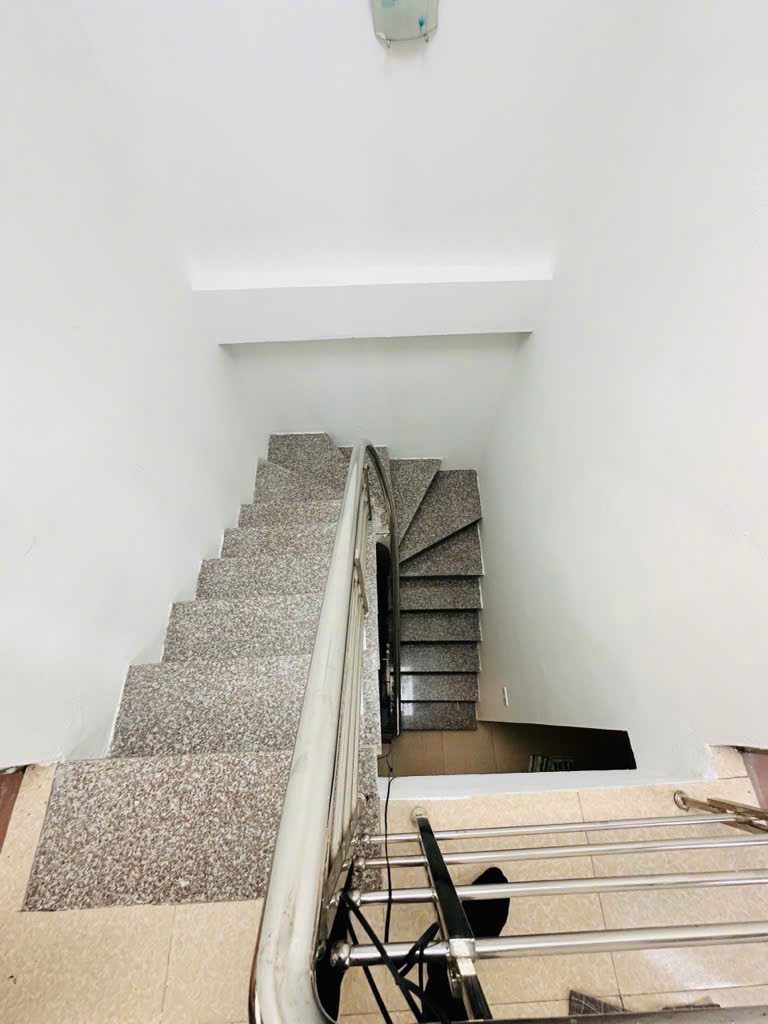 NHÀ LÔ GÓC  THOÁNG 2 MẶT TIỀN- DÂN TỰ XÂY