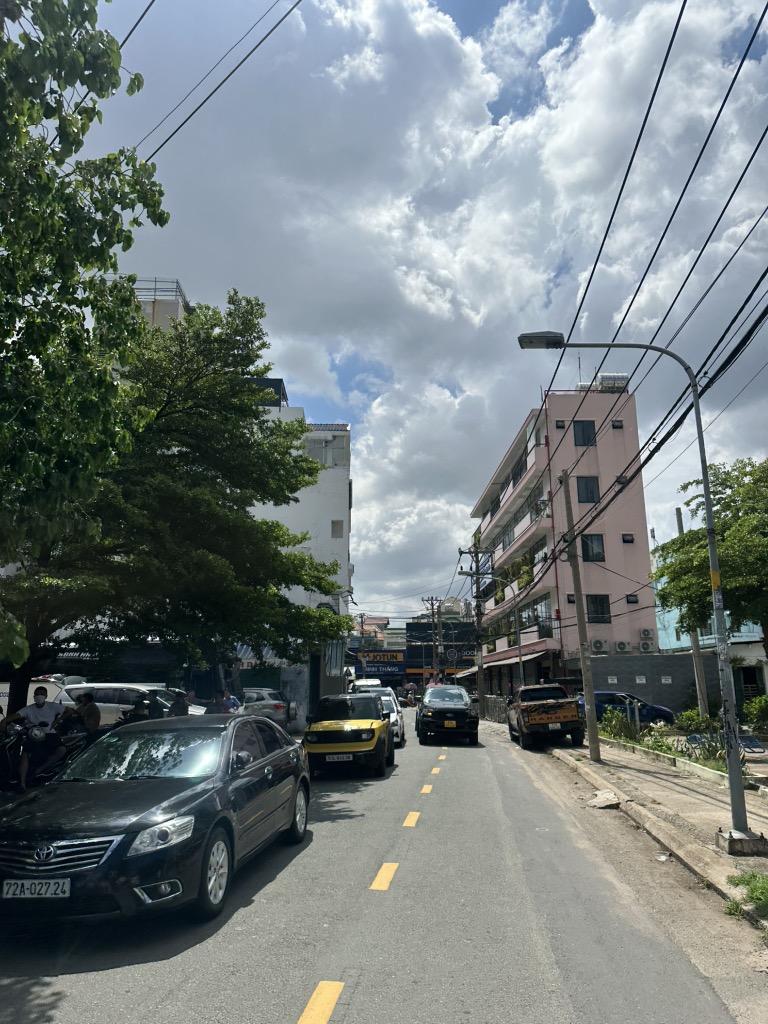 BÁN CHDV CAO CẤP 7 TẦNG 210M2 NGANG KHỦNG 8M THU NHẬP 160TR/TH NHIK 28 TỶ