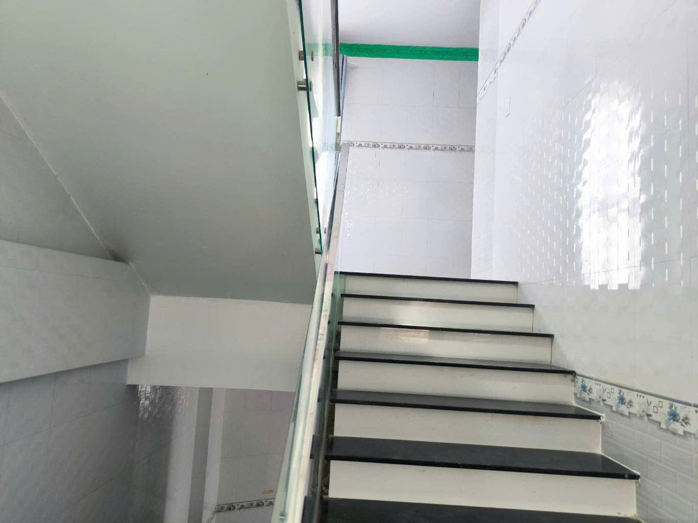 Nhà đẹp mới xây cẫn bán ngay