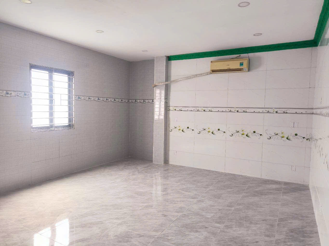 Nhà đẹp mới xây cẫn bán ngay