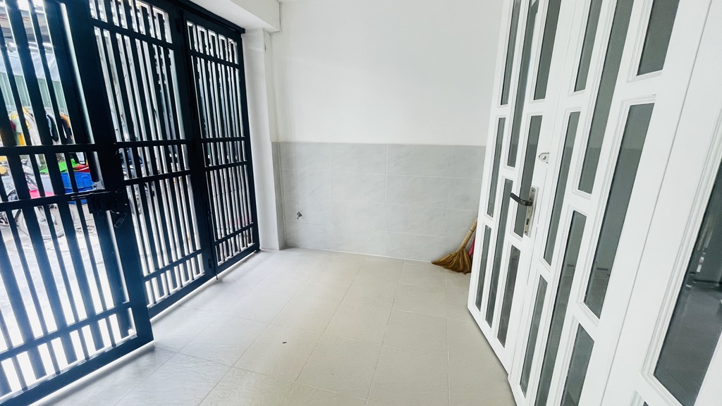 Chủ cần bán nhà ngay chợ Hiệp phú - Đường rộng 8m