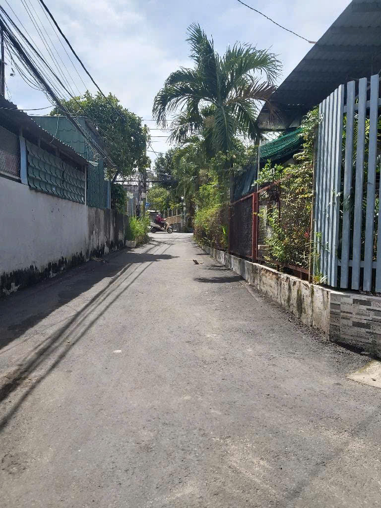 Nhà gàn chợ Hiệp phú cần bán