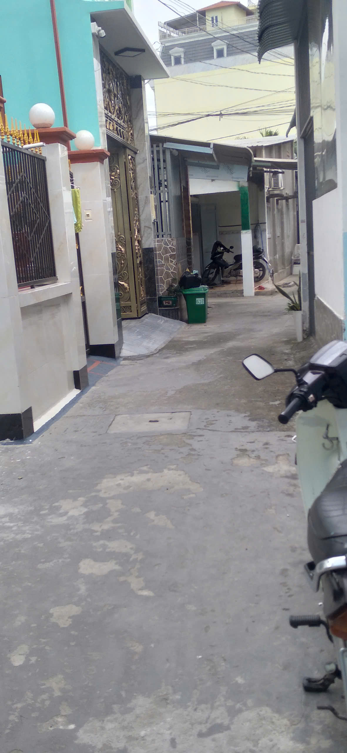 Nhà đẹp ở ngay cạnh Lê Văn Việt