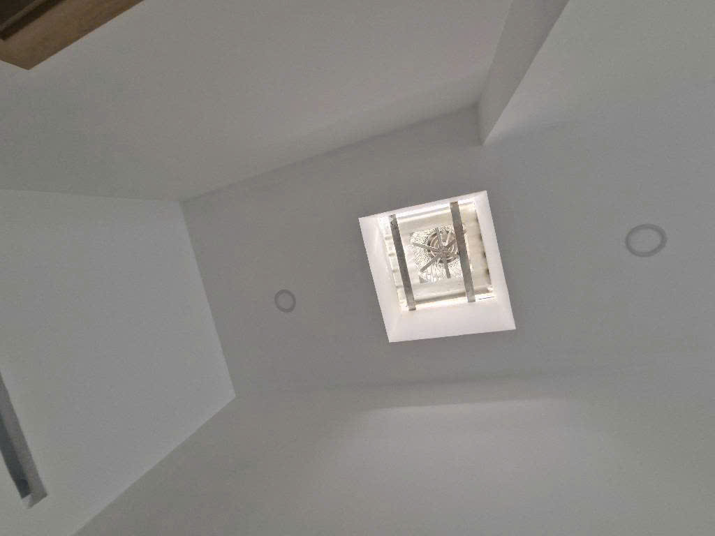 Nhà đẹp ở ngay cạnh Lê Văn Việt